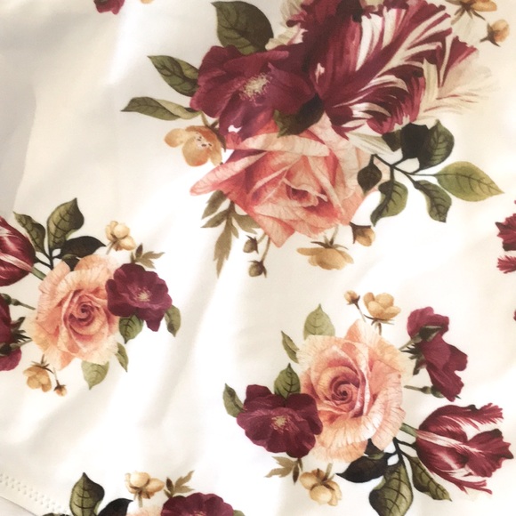 New! CUPSHE Halterneck Back Tie One Piece Floral Swimsuit Beachwear Large - Picture 5 of 10